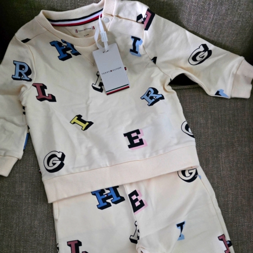 Tommy Hilfiger Baby Kids Alphabet Sweatsuit Longsleeve Joggers Set Cream 6-12